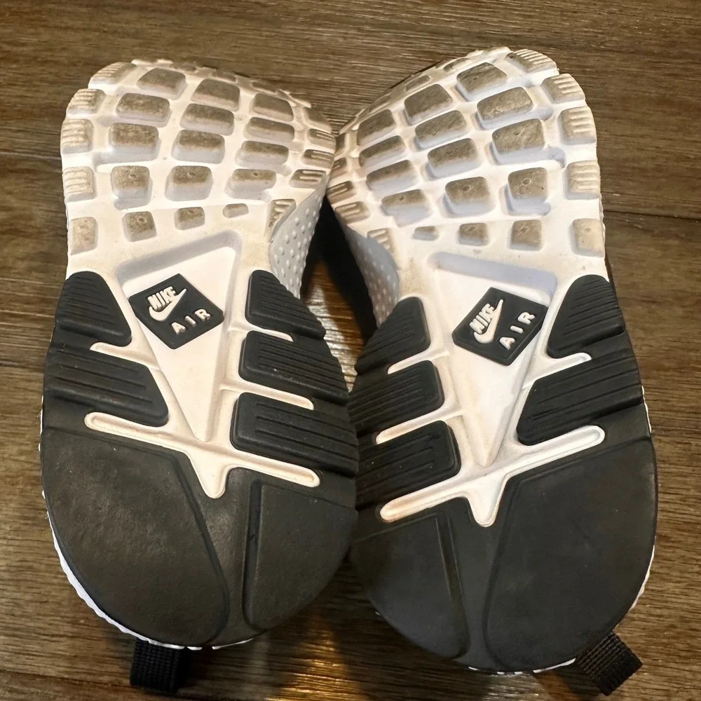 Nike Air Huarache Running‎ Shoes Black White Womens Size 7.5 US 6 UK 38.5 EU